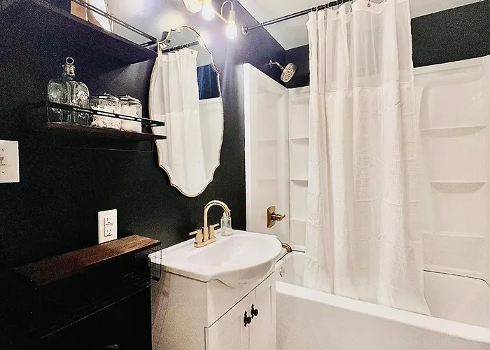 History In Lawrenceville Holiday home